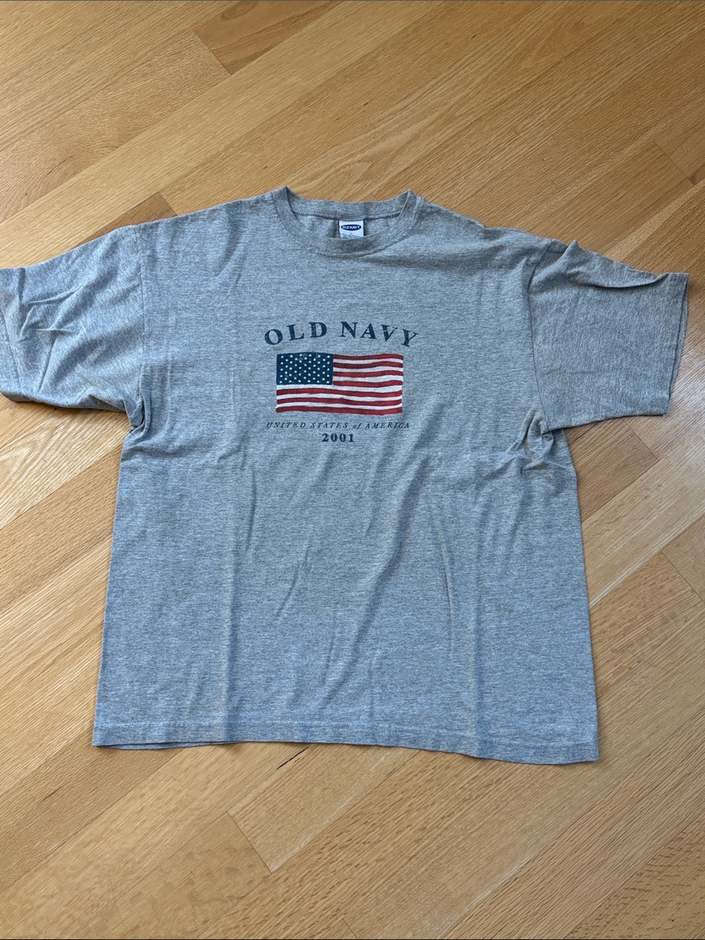 OLD NAVY 2001 VTG large flag tee